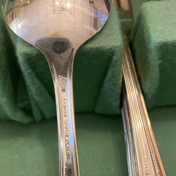 Lennox sliver plate Elegant 8 piece Cutlery Set - Picture 4 of 6